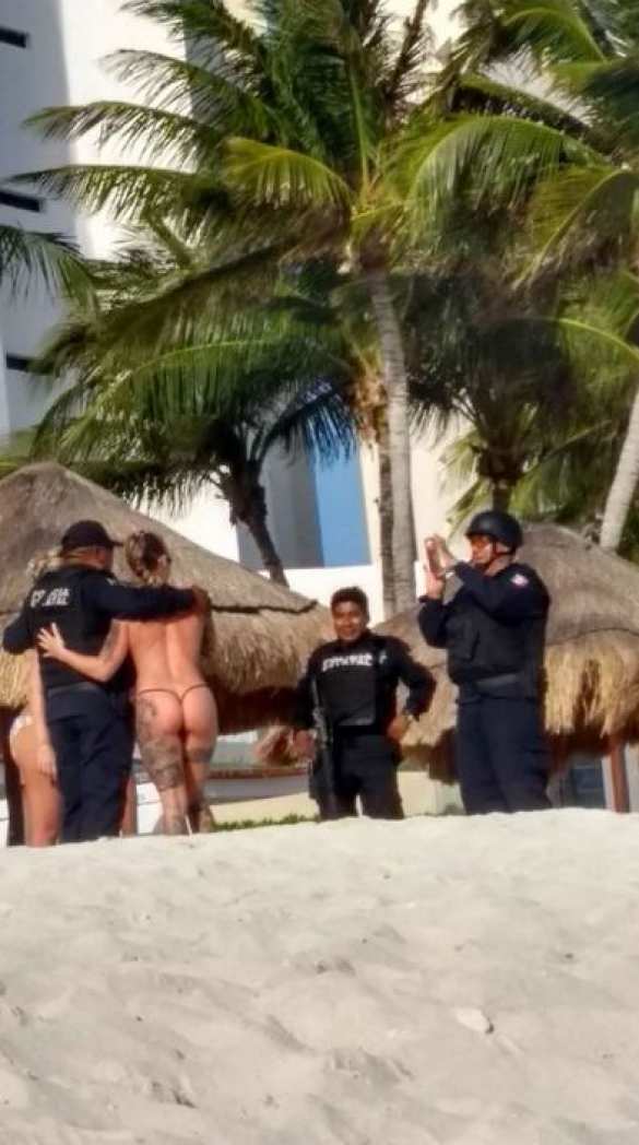 Полицейские попали под следствие после фотосессии с полуголыми туристками (ФОТО 18+) | Русская весна