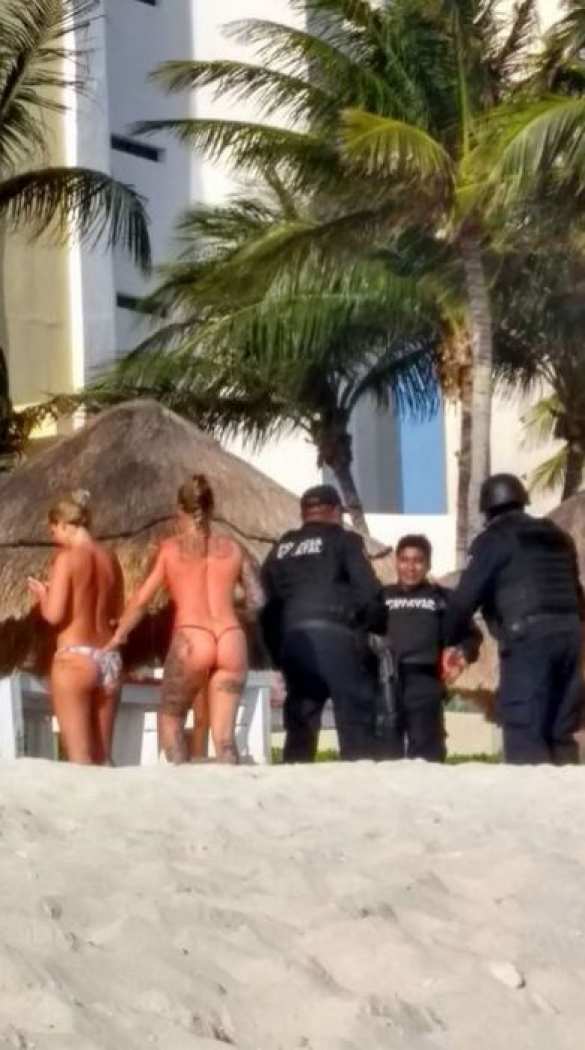 Полицейские попали под следствие после фотосессии с полуголыми туристками (ФОТО 18+) | Русская весна