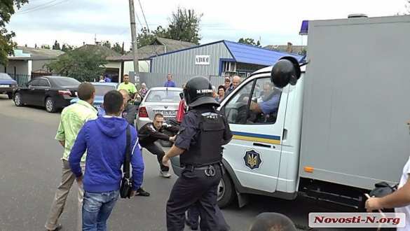 Под Николаевом местные жители чуть не растерзали полицейских-убийц (ФОТО, ВИДЕО 21+) | Русская весна