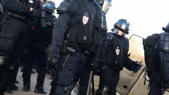 Бронетехника у Триумфальной арки: Париж сотрясают протесты (ФОТО, ВИДЕО) | Русская весна