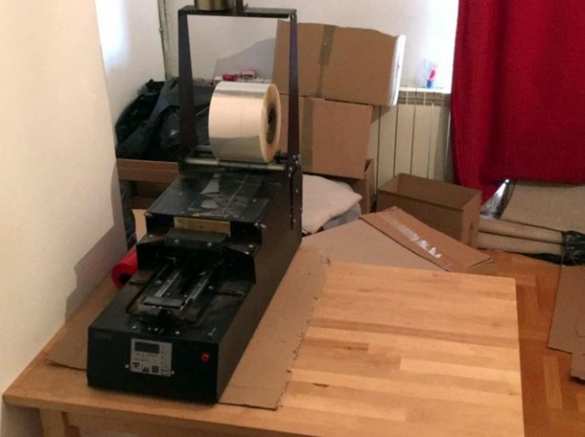 На подпольном производстве в Польше задержаны 8 украинцев (ФОТО) | Русская весна