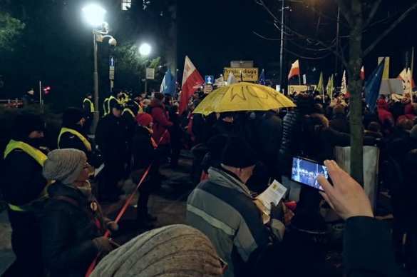 Майдан в Польше: полиция оттесняла протестующих, чтобы вывести Качиньского (ФОТО, ВИДЕО) | Русская весна