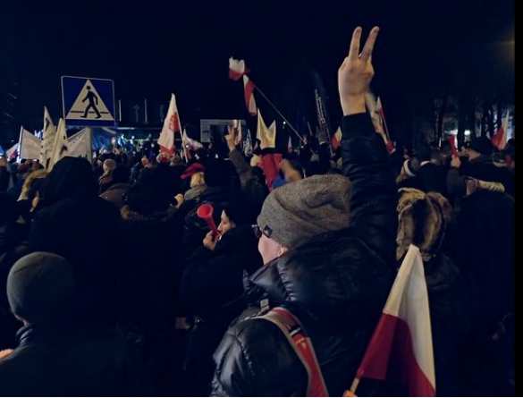 Майдан в Польше: полиция оттесняла протестующих, чтобы вывести Качиньского (ФОТО, ВИДЕО) | Русская весна