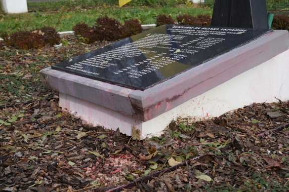 В Польше осквернили могилы украинских нацистов (ФОТО) | Русская весна