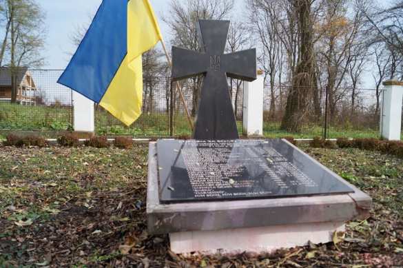 В Польше осквернили могилы украинских нацистов (ФОТО) | Русская весна