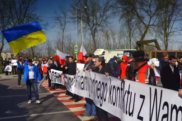 ВАЖНО: На Украине взбунтовались поляки, начались столкновения с силовиками, перекрыта международная трасса (ФОТО, ВИДЕО) | Русская весна
