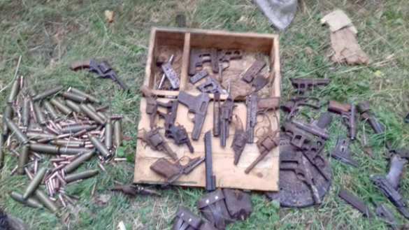 На Украине у подорвавшегося на гранате мужчины нашли арсенал оружия (ФОТО, ВИДЕО) | Русская весна