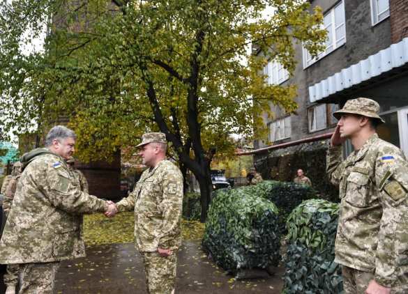 Порошенко приехал на передовую и провёл совещание по обстановке на фронте в Авдеевке (ФОТО)  | Русская весна