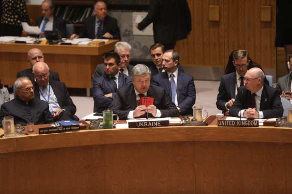 Порошенко в ООН показал военные билеты «российских солдат» (+ФОТО, ВИДЕО) | Русская весна