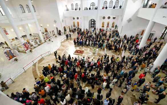 Порошенко пытается обойти Зеленского на «пасхальном повороте» (ФОТО) | Русская весна