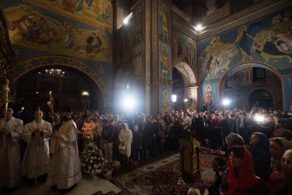 Порошенко пытается обойти Зеленского на «пасхальном повороте» (ФОТО) | Русская весна