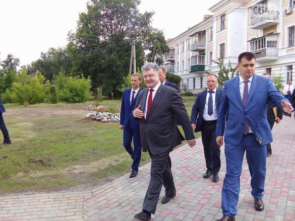 Подаренное Порошенко реабилитационное медоборудование для «атошников» оказалось телевизором (ФОТО) | Русская весна