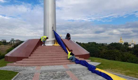 Пан президент, у вас символ порвался: ЧП в столице Украины (ФОТО) | Русская весна