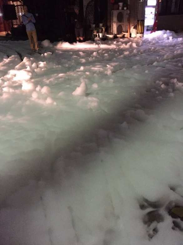 Улицы японского города Фукуока после землетрясения покрылись загадочной пеной (ФОТО) | Русская весна