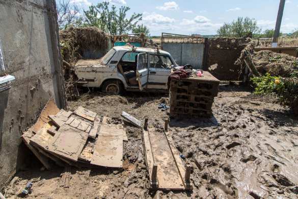 Шок в украинской степи: Сель прорвал дамбу, утопив село в грязи (ФОТО, ВИДЕО) | Русская весна