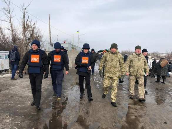 Посол Норвегии приехал в Станицу Луганскую (ФОТО) | Русская весна
