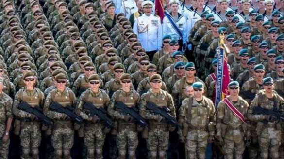 Кто это? На фото участников парада с Порошенко обнаружился странный посторонний (ФОТО) | Русская весна