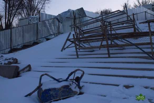 В Одессе Потемкинская лестница стала прибежищем бомжей (ФОТО) | Русская весна