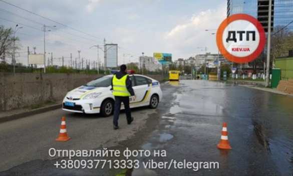 Потоп в Киеве: прорыв трубы парализовал движение (ФОТО, ВИДЕО) | Русская весна