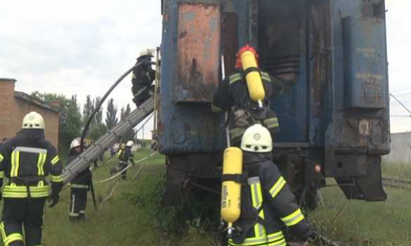 На Украине в депо сгорел пассажирский вагон (ФОТО) | Русская весна