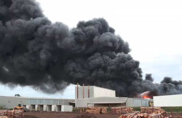 Клубы едкого дыма: в Австралии горит химический завод (ФОТО, ВИДЕО) | Русская весна