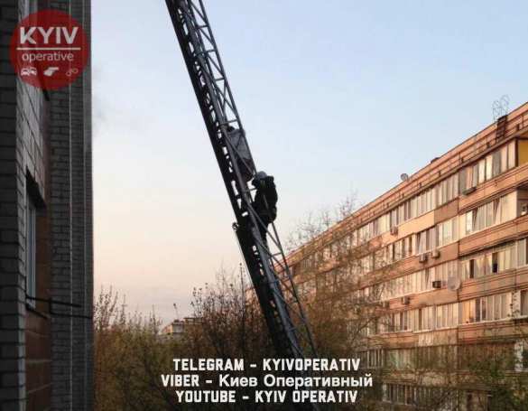 В Киеве горит многоэтажный дом (ФОТО, ВИДЕО) | Русская весна