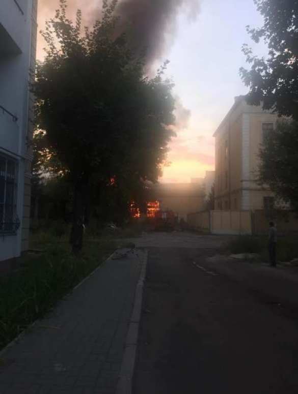 Во Львове горит воинская часть: центр города в дыму (ФОТО, ВИДЕО) | Русская весна