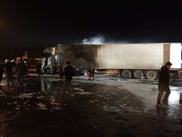 Грузовик с украинскими номерами взорвался в Стамбуле (ФОТО+ВИДЕО) | Русская весна