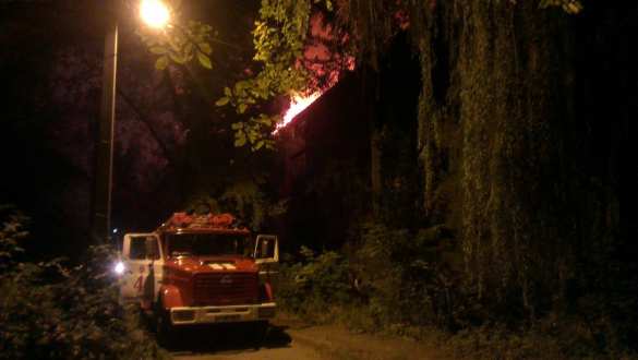 Ночной обстрел Донецка: горят дома, жильцов эвакуируют (ФОТО, ВИДЕО К. Долгова) | Русская весна