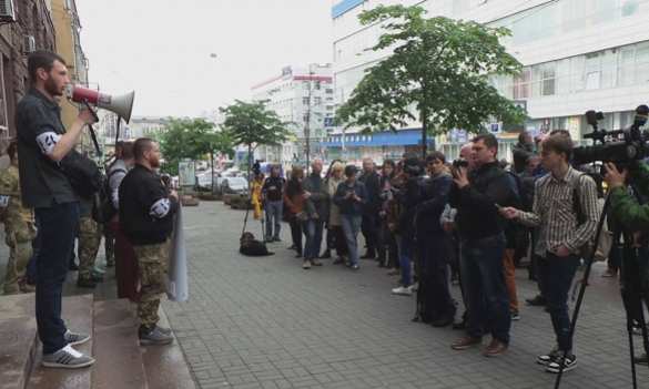 Бандиты из «Правого сектора» ворвались в Министерство информполитики Украины (+ФОТО, ВИДЕО) | Русская весна