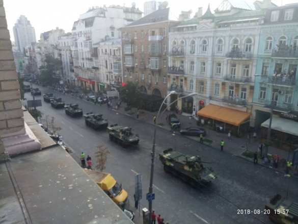 По Киеву едут «Грады» и танки: город парализован репетицией парада (ФОТО, ВИДЕО) | Русская весна