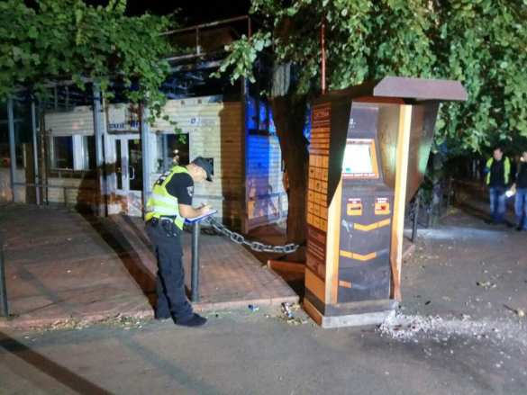 Типичная Украина: ночной конфликт пьяных мужчин завершился взрывом гранаты (ФОТО) | Русская весна