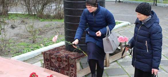 Пять тысяч человек пришли проститься с жертвами стрельбы в Кизляре (ФОТО, ВИДЕО) | Русская весна