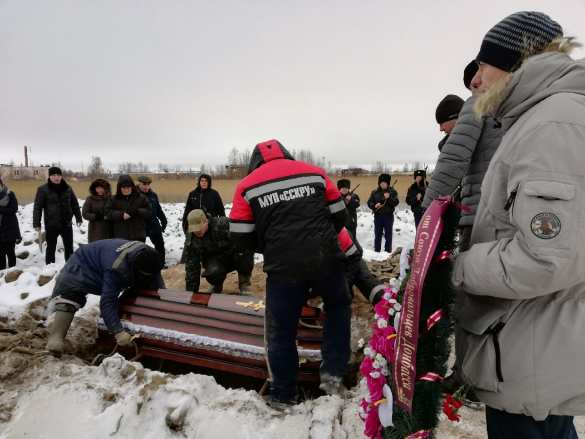 В Северодвинске похоронили убитого в львовской колонии добровольца Валерия Иванова (ФОТО) | Русская весна