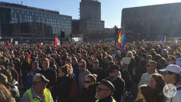 Германия вышла на улицы: люди выступают против новых коронавирусных ограничений (ФОТО, ВИДЕО) | Русская весна