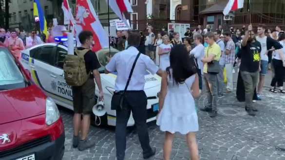 Киевские копы жёстко задерживают неонацистов у посольства Белоруссии (ФОТО, ВИДЕО) | Русская весна