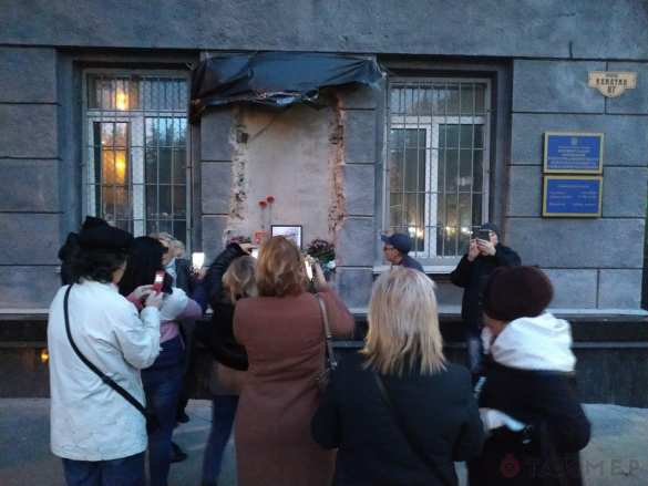 Одесситы вышли против сноса барельефа Жукова, агрессивные нацисты помешали акции (ФОТО, ВИДЕО) | Русская весна