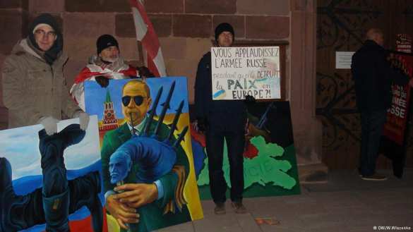 Протесты украинцев не помешали выступлению российского военного хора в Страсбурге (фото) | Русская весна