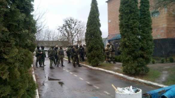 Новый очаг «сепаратизма»: в Ровенской области жители блокируют полицию и обещают устроить «второй Донецк» (ФОТО) | Русская весна