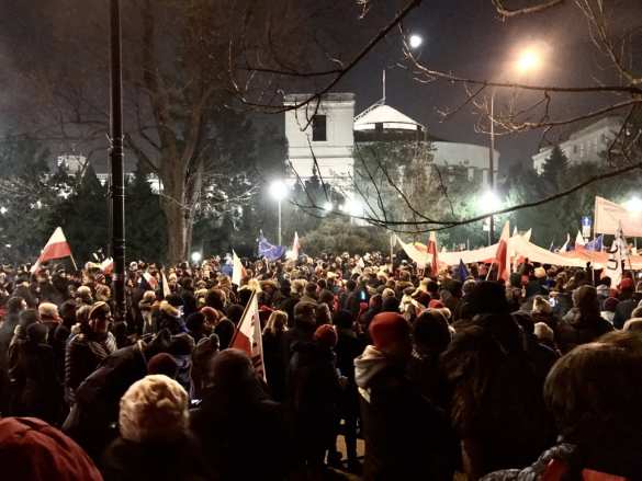 Майдан в Польше: полиция оттесняла протестующих, чтобы вывести Качиньского (ФОТО, ВИДЕО) | Русская весна
