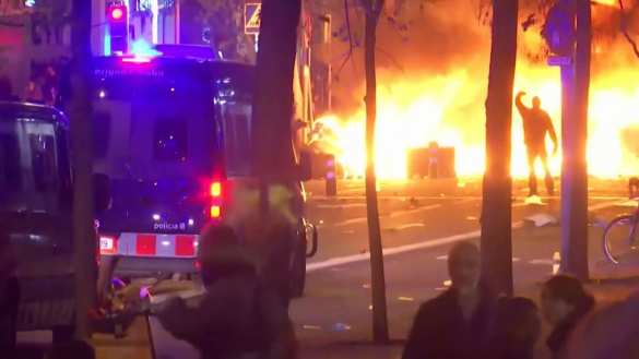 Жаркое «эль класико»: ад на улицах Барселоны (ФОТО, ВИДЕО) | Русская весна