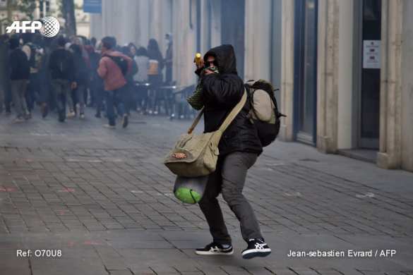 Во Франции демонстранты напали на полицейских, начались массовые беспорядки (ФОТО, ВИДЕО) | Русская весна
