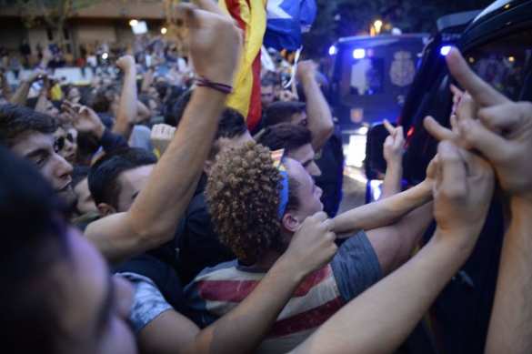 Уличные протесты: Каталония бушует после арестов инициаторов референдума о независимости (ФОТО, ВИДЕО) | Русская весна