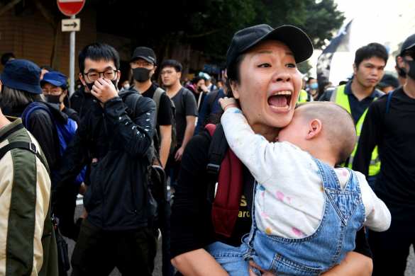 Массовые столкновения в Китае: цепь из протестующих в Гонконге растянулась на километры (ФОТО) | Русская весна