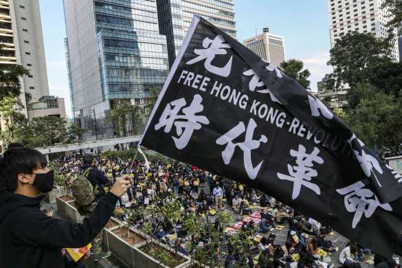 Массовые столкновения в Китае: цепь из протестующих в Гонконге растянулась на километры (ФОТО) | Русская весна