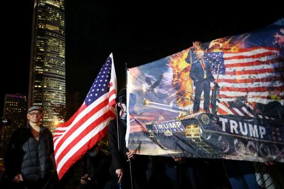 Массовые столкновения в Китае: цепь из протестующих в Гонконге растянулась на километры (ФОТО) | Русская весна