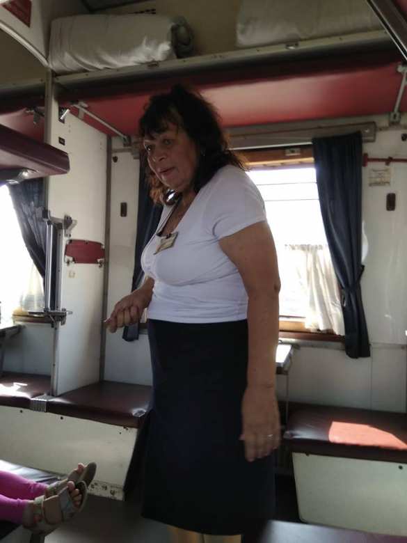 «Не знаешь русского, так учи, националист», — одесская проводница жёстко осадила «патриота» (ФОТО) | Русская весна