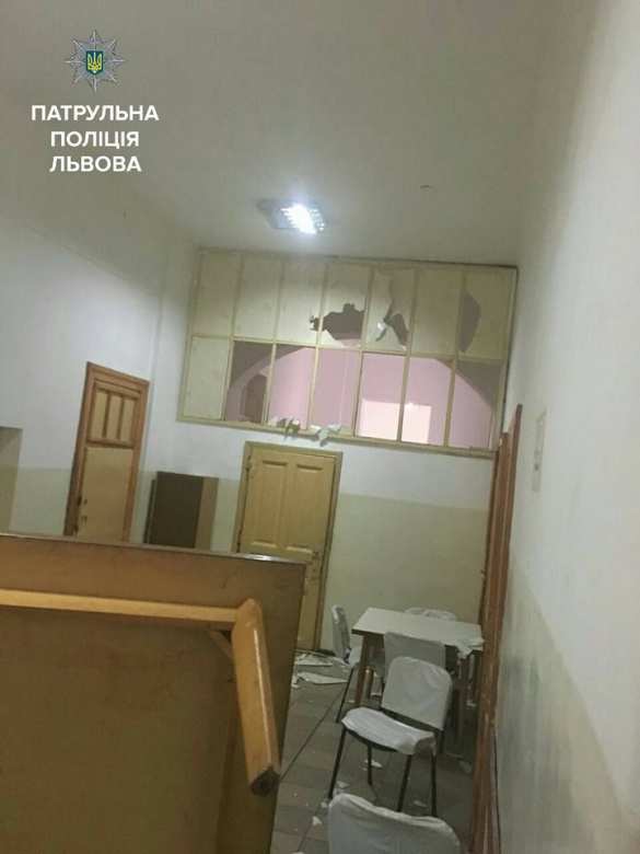 Кровавая бойня во львовской психбольнице: пациент захватил в заложники несколько десятков больных, полиция пошла на штурм (ФОТО, ВИДЕО 18+) | Русская весна