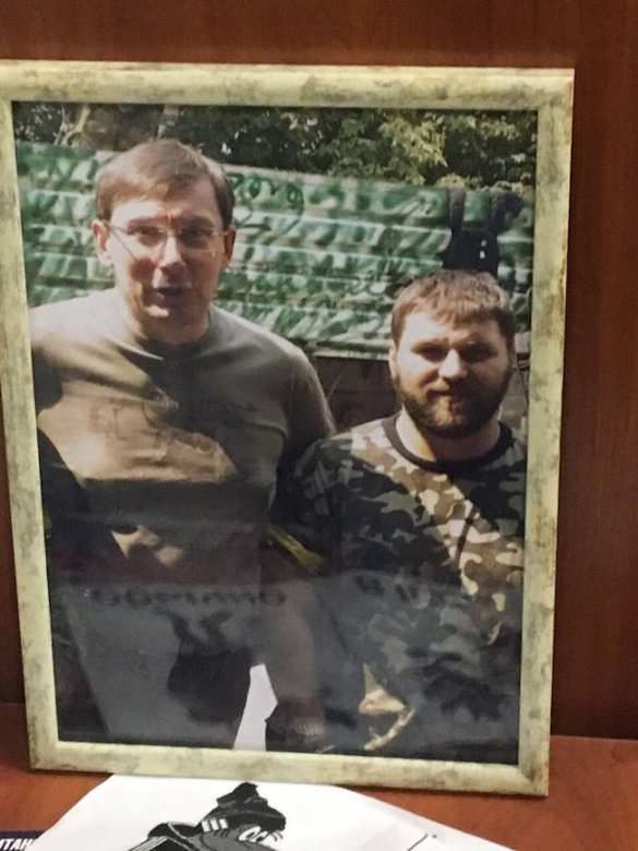 Неожиданно: у убийцы полицейских в Днепропетровске обнаружили фотографию с генпрокурором Украины (ФОТО) | Русская весна