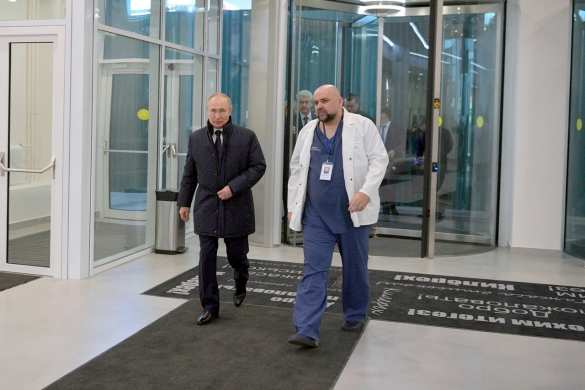 Путин в защитном костюме провёл обход больницы в Коммунарке (+ФОТО, ВИДЕО) | Русская весна